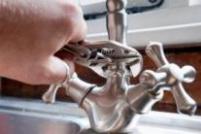 our plumbing contractors in Huntington Park fix faucet leaks